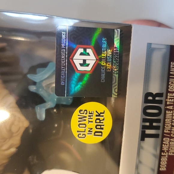 💙 Marvel Avengers THOR with Mjolnir Funko Pop #1117 Glow in the Dark - Picture 3 of 7